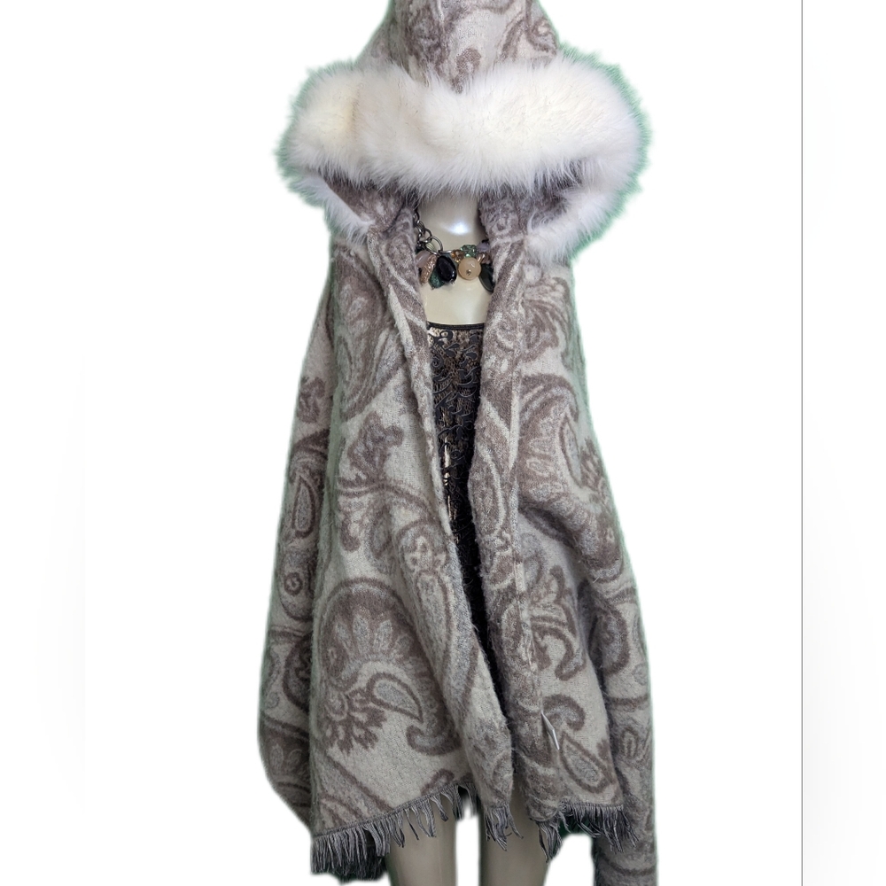 Coco + Carmen NWT Off-White & Gray - Faux Fur Hooded Trim Wrap  One Size